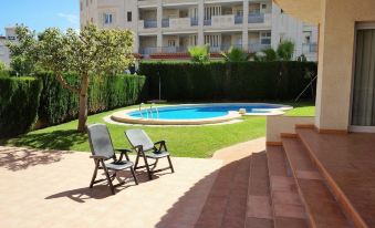 Light Apartment with Communal Pool and Walking Distance to The Beach