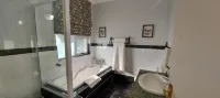 Roosboom Luxury Guest Studio - Upper Terrace One with Sea View, 2 Guets Capetown