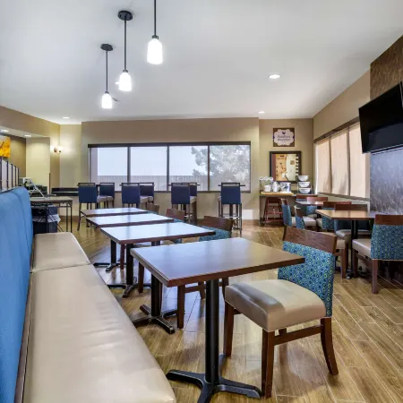 Comfort Suites