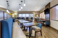 Comfort Suites - 조식 운영