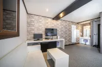 Tongyeong Rock - Motels