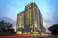 Blossom Hotel Houston Hotel dekat Market Square Clock Tower