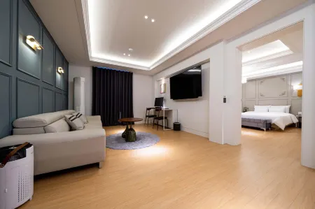 Hotel Raum Отели рядом с достопримечательностью «Ganhyeon Yuwonji»