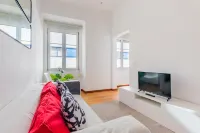 LX Urban Living Hotels near 25th of April Bridge