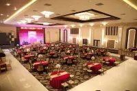 Ramada by Wyndham Kapurthala - Parkplatz
