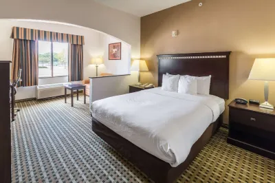 Quality Suites, Ft Worth Burleson Hotels near Shepherd's Valley Cowboy Church and Arena Complex