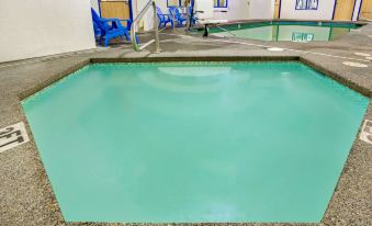 Days Inn & Suites by Wyndham Gresham