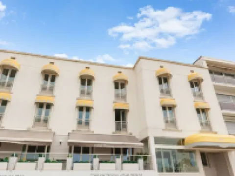 Hôtel the Originals Miramar, Royan Pontaillac Hotels near Parc du Palais des congrès