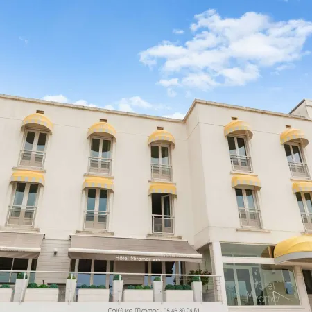 Hôtel the Originals Miramar, Royan Pontaillac Отели рядом с достопримечательностью «Парк Пале Де конгре»