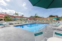 Super 8 by Wyndham Sarasota Near Siesta Key