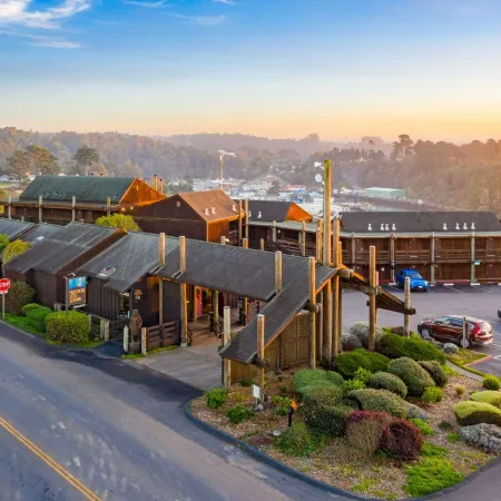 Harbor Lite Lodge