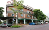 Peach Hill Hotel Hotels near Masjid Taman Tanjung Puteri Resort