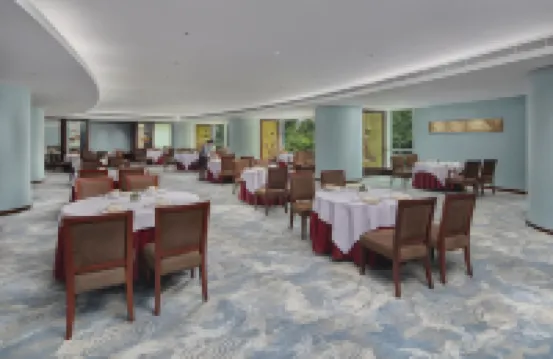珠海粵財皇冠假日飯店（情侶路海濱泳場店）