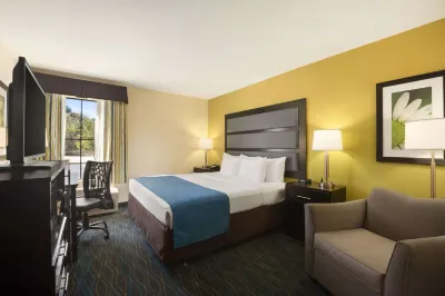 Days Inn & Suites by Wyndham Commerce Hotel a Commerce