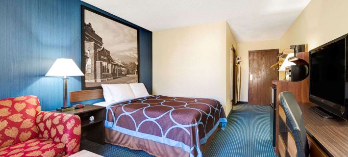 Super 8 by Wyndham Hutchinson Hotels in Reno County