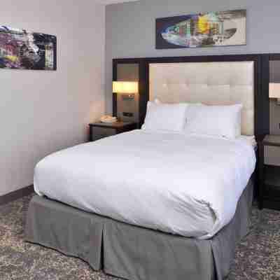 DoubleTree by Hilton Utica Rooms