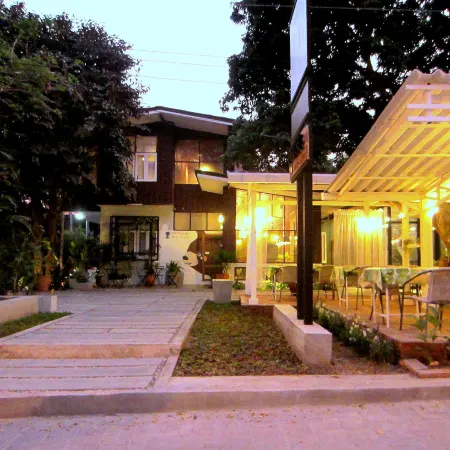 Chiang Mai D Hostel Отели рядом с достопримечательностью «Храм Дой Сутхеп»