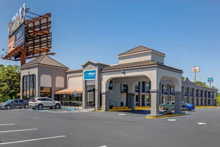 Clarion Pointe McDonough