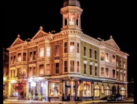 The Audubon Hotel and Event Venue Отели в г. Айрон Ридж