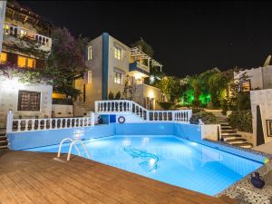 "peaceful and Very Relaxing Suite Near Crete Sea View, Shared Pool, Air Condition"