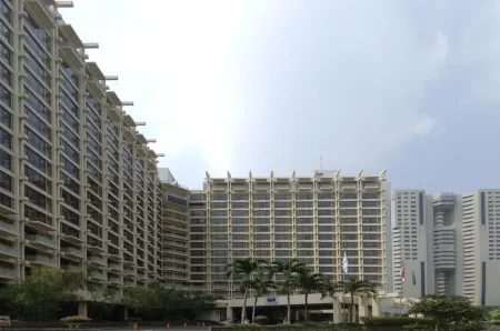 The Sultan Hotel & Residence Jakarta Отели рядом с достопримечательностью «Senayan Madya Stadium»