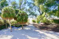 The Molloy - Treasure Island Suites & Cottages