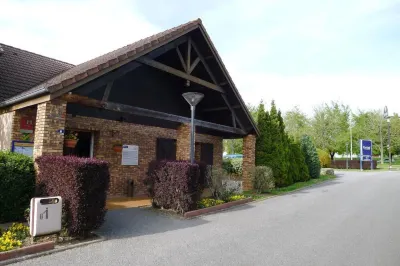 Kyriad Evreux - Netreville Hotel dekat Paroisse Catholique La Madeleine Netreville