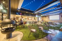 Highlander Hotel Bar Kitchen Rooftop Hotels in Fairview Park