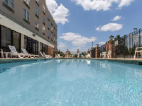 コンフォート イン & スイーツ コーディール コーディールのホテル