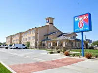 Studio 6 Bakersfield, CA Hotels near Meadows Field Airport