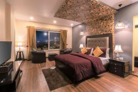 Nirvana Lodge & Lounge