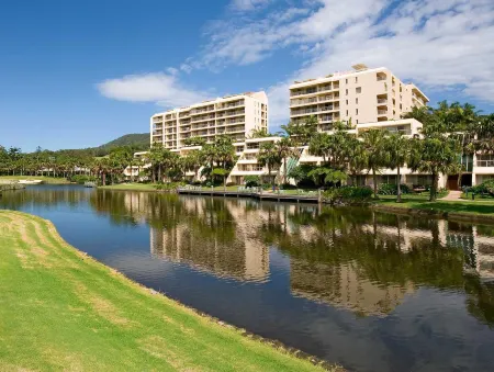 Pacific Bay Resort Отели рядом с достопримечательностью «Север Кост Риджинал Ботаник Гарден»