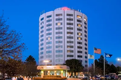 Hilton Chicago/Oak Lawn Hotels near Concordia Lutheran Church