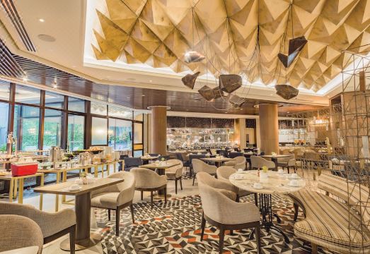 에스콧 넓은 거실