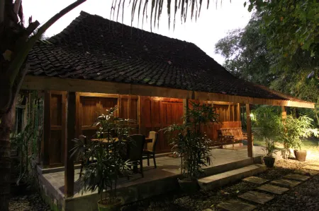Homestay Tembi Отели в г. Sewon