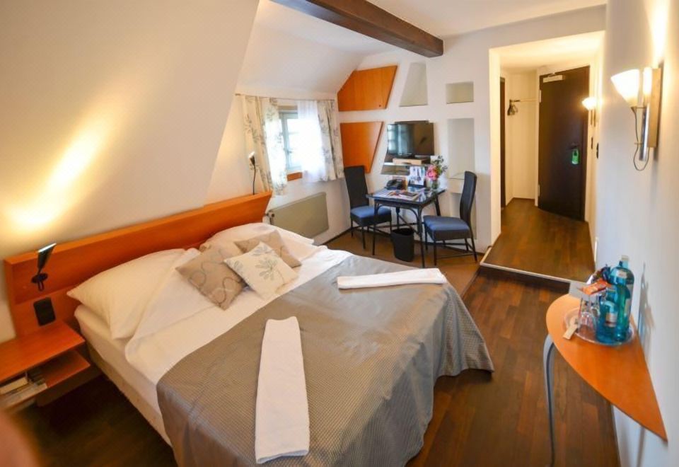 Restaurant & ****Hotel HÖERHOF - Housity