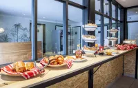 Hôtel Moustache Lille - Seclin Hotels in Gondecourt