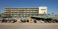Bristol Plaza Motel - parking