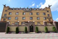 Замок Короля Отели рядом с достопримечательностью «Музей, Библиотека РудГорМаш»