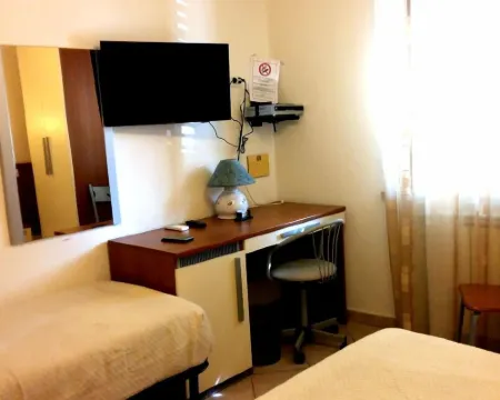 อิลเนสโปโล ฟิออริโต โรงแรมในOrosei