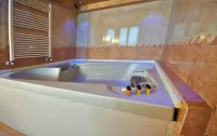 Dreamhotel - parkir
