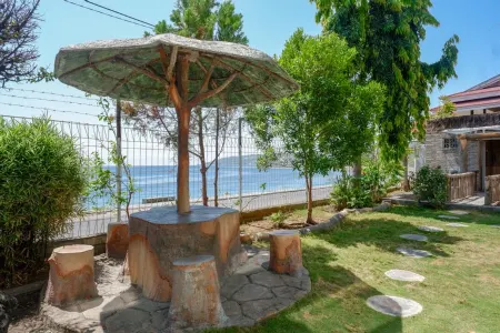 RedDoorz Plus Syariah @ Hotel Boulevard Luwuk Отели рядом с достопримечательностью «Bekel Java Java Motor»