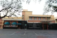 New Woodlands Hotel Hotel dekat Sri Ramakrishna Math