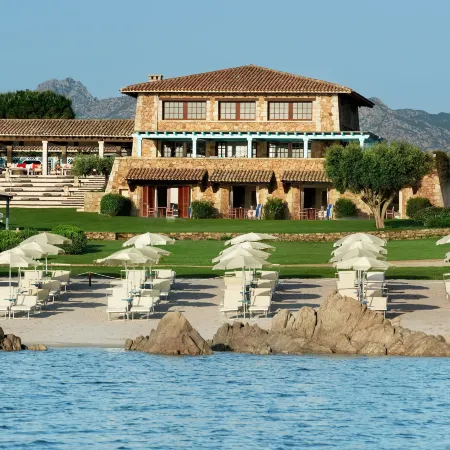 Due Lune Puntaldia Resort & Golf Отели рядом с достопримечательностью «Пляж Лу-Импосту»