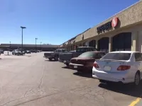 温斯洛 I-40 凱隆華晟酒店 - 停車場