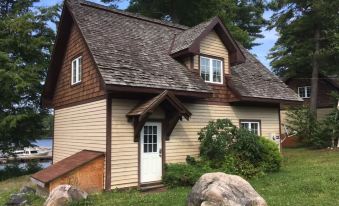 Lakefront Cottage Amazing View