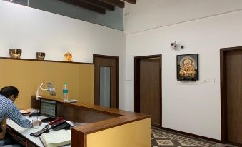 The Carlton Hotel - Housity