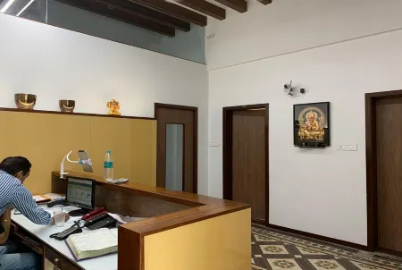 Carlton Hotel Mumbai - Behind Taj Mahal Palace Colaba Mumbai Отели рядом с достопримечательностью «Гейтуэй Оф Индия Мамбай»