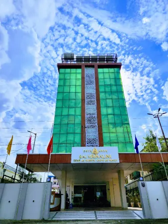 Hotel Sai Mrinalini Отели рядом с достопримечательностью «Shree Saibaba Sansthan Trust, Shirdi»