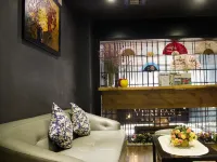 Golden Queen Aparthotel Hotels near Vincom Center